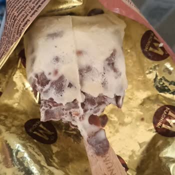 İlginç Bir Magnum Badem