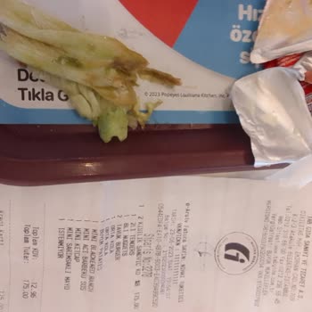 Popeyes Çürümüş Yiyecek Ve Yetersiz Servis
