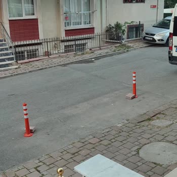 İBB - İstanbul Büyükşehir Belediyesi Bina Önlerine Duba Koyuyorlar