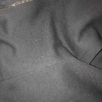 Nike Pants Got All Covered In Lint, They Don't Even Back Up Their Products