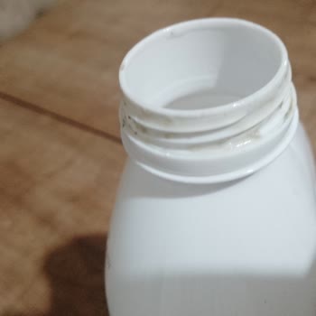 Dost Ayranın Kapağındaki ve İçindeki Şeyler