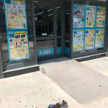 A101 Taşıma Kulpu Çatlak Olan Zeytin Kavanozunun Düşüp Kırılması