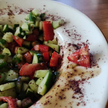 Demet Hanımın Çiftliği Kurtlu Salata Ve Eksik Yemek İle Geçiştirildik.