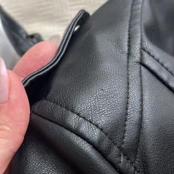 Pull and Bear Ceket Kendiliğinden Soyulmaya Başladı