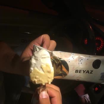 Magnum Beyaz Çikolata Parçaları