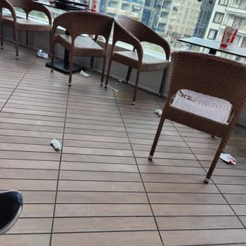 Ceylan Karavil AVM Arby's'te Çöp Sorunu