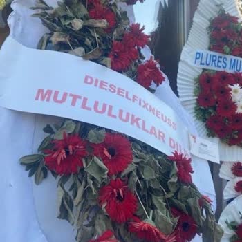 Çiçek Sepeti Kalitesiz Çelenk Yapimi