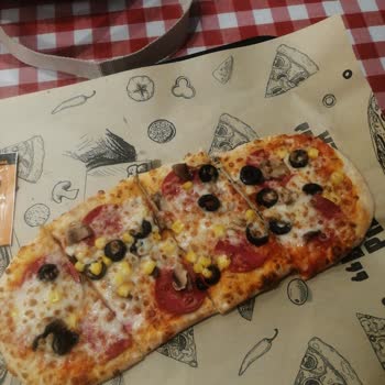 PizzaLazza İşine Geldiği Gibi Davranıyor.