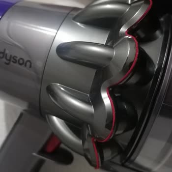 Dyson Dik Süpürgede Dış Toz Hazne Kaplamasında Soyulma