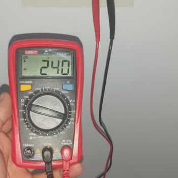 Akedaş Yüksek Gerilime Çözüm Bulmuyor