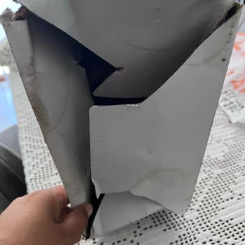 Sürat Kargo Boş Yıpranmış Ve Alt Tarafı Açık Kargo Paketi Teslimi