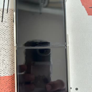 Samsung Galaxy Z Flip 3 Katlanır Ekran Çatlaması