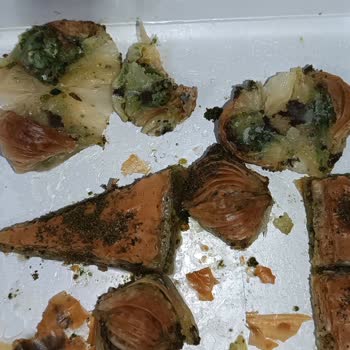 Üstün Patisserie Mersin Kargıpınar Baklava Küflü Çıktı