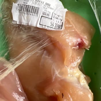 Onur Market Kokmuş Ürün Satılıyor Tarihi Yazmayan Etiketler İle