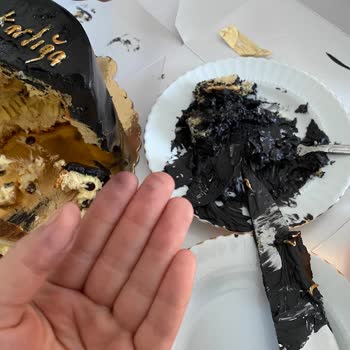 Almila Pastanesi (Sivas) Gıda Boyası Kullanılan Pasta