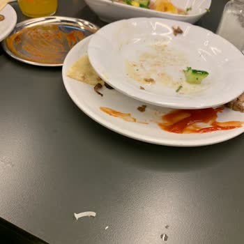 Köfteci Yusuf Yemek Salata İçinden Klips Çıktı