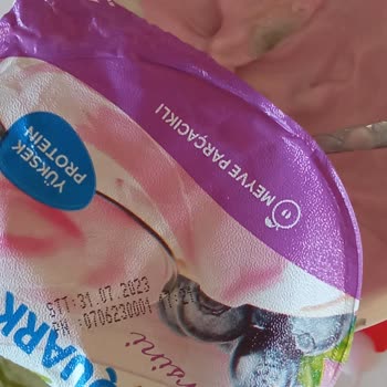 Migros'ta Küflü Yoğurt Satıyor