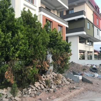 Balıkesir Büyükşehir Belediyesi Kaldırım Taşlarının Düzeltilmemesi
