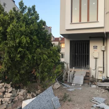 Balıkesir Büyükşehir Belediyesi Kaldırım Taşlarının Düzeltilmemesi
