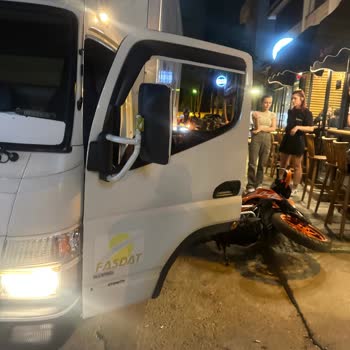 Fasdat Gıda Park Halindeki Motosikletime Çarpan Araç Sürücüsü İle İlgili Şikayetim