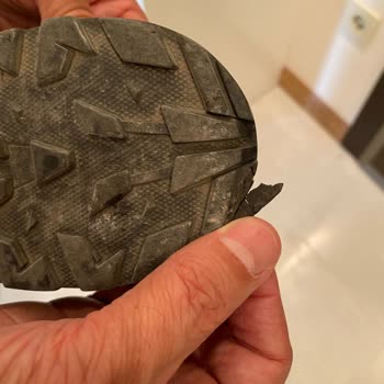 SPX Salamon Ayakkabının Tabanı Deforme Oldu