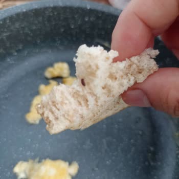 A101 Nimet Köy Ekmeği İçinden Bit Çıktı