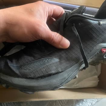 Salomon Ayakkabı Hatalı Ürün Üretiliyor