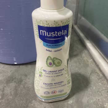 Mustela Bebek Şampuanı Göz Yakıyor