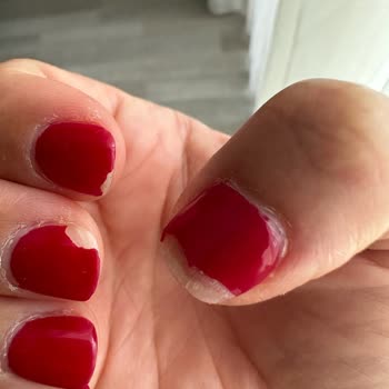 Emsal Doğan Güzellik ve Tırnak Merkezi Altıntepe Şubesi Kalıcı Oje Memnuniyetsizliği