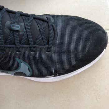 Nike Downshifter Koşu Ayakkabısının Yırtılması
