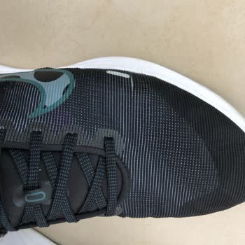Nike Downshifter Koşu Ayakkabısının Yırtılması