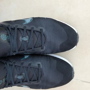 Nike Downshifter Koşu Ayakkabısının Yırtılması
