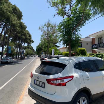 Alaçatı Belediyesi Bisiklet Ve Yaya Yolu İşgali Ve Bozukluğu