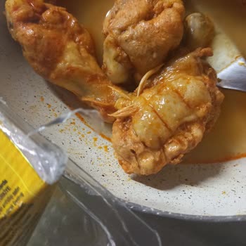 Erpiliç Soslu Tavuk Kanatında Tüyler