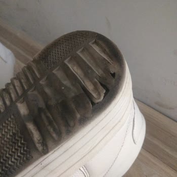 Bershka Ayakkabı Tabanının Yırtılması