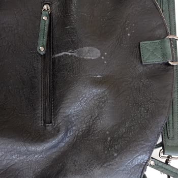 Derimod Çanta Kolonya Değmesi İle Deforme Oluşması Ve Yüzey Bozulması