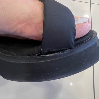 Giydimgidiyor Ayakkabı Kalitesizliği