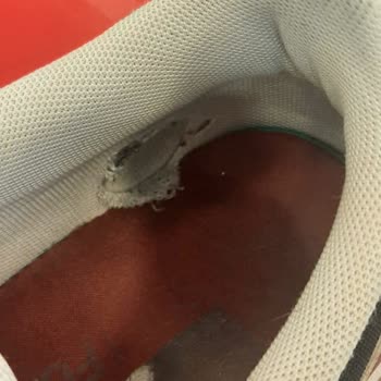 Puma Ayakkabı 1 Ay Olmadan Parçalandı