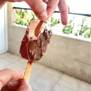 Magnum’un İçinden Tahta Parçası Cıktı!