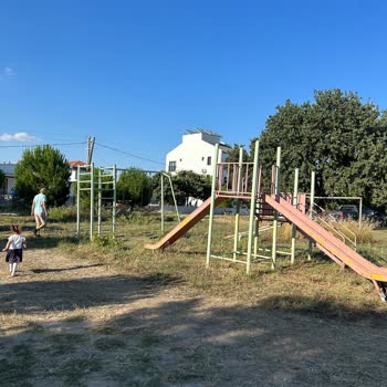 Geyikli Belediyesi Eski Odunluk İskelesindeki Çocuk Parkını Yapmıyor