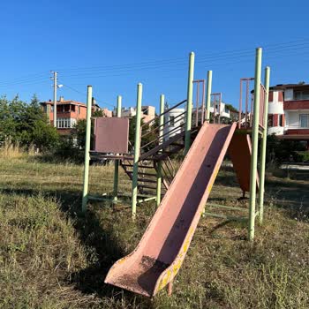 Geyikli Belediyesi Eski Odunluk İskelesindeki Çocuk Parkını Yapmıyor