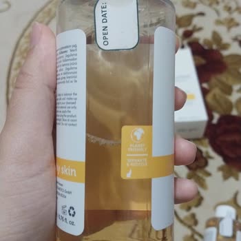 The Purest Solutions Sarı Toniğimin İçinde Küçük Siyah Şeyler Var