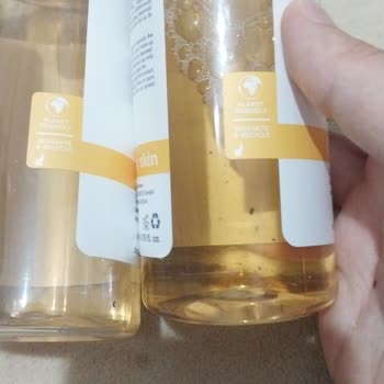 The Purest Solutions Sarı Toniğimin İçinde Küçük Siyah Şeyler Var