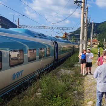 YHT (Yüksek Hızlı Tren) Elektrik Direği Kopması Sonucu Korktuk Havasız Kalıp Muhatap Bulamadık