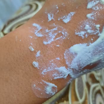 Gratis Celenes Güneş Kreminin İçinde Küçük Cam Parçaları Var