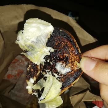 Popeyes'ten Yanık Kötü Kokan Yemek