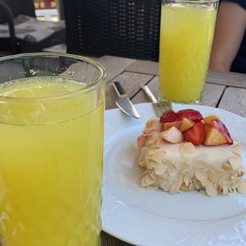 Özsüt'e Yediğimiz Pastadan Gıda Zehirlenmesi Yaşadık