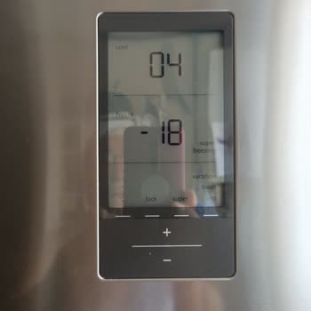 Siemens Ev Aletleri Buzdolabı Çalışıyor. Soğutmuyor.