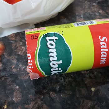 BİM'den Aldığım Tombik Salamdan Tavuk Tüyleri Çıktı