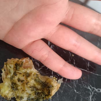 Superfresh Ispanaklı Rulo Böreğin İçinden Kırmızı İp Çıktı!